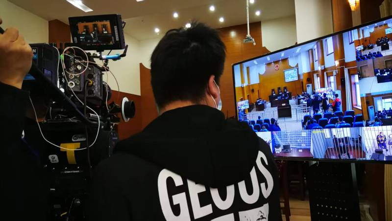 AI生成VS人工创意——西秀区广告片拍摄公司的技术浪漫主义实践